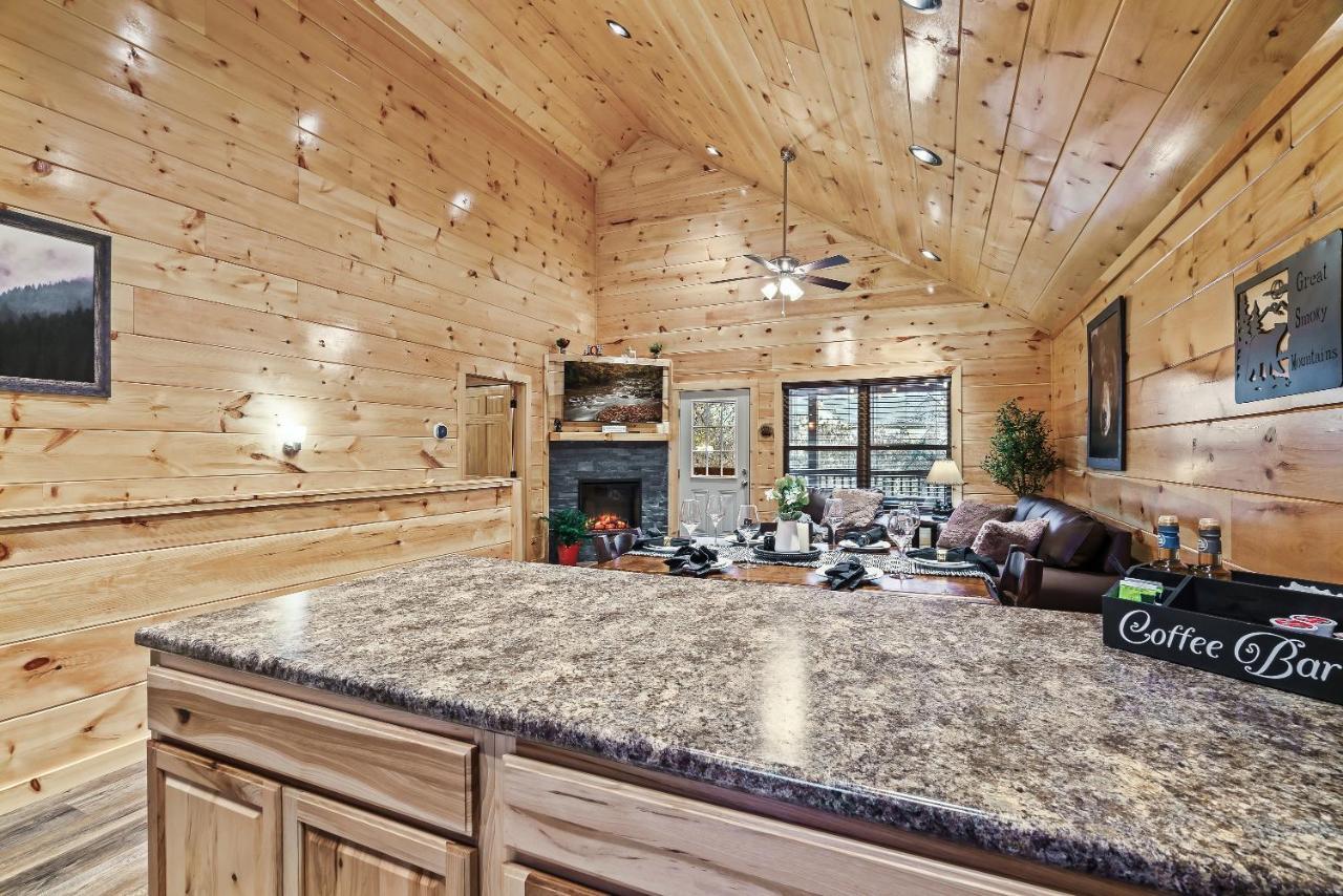Mountains R Calling, Cozy Hideaway, King Beds, Hot-Tub, Arcade, Ev Ready Pigeon Forge Exterior photo
