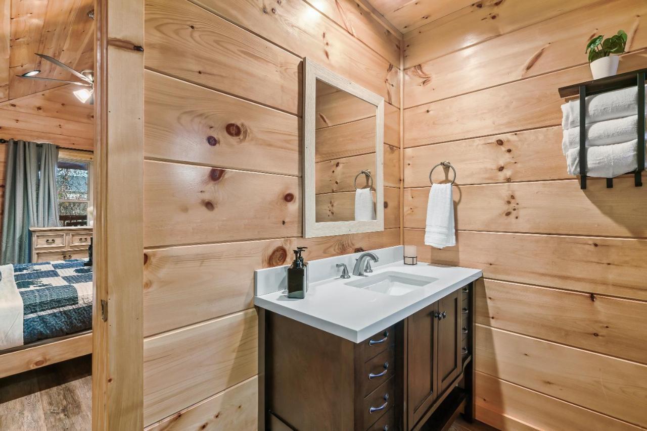 Mountains R Calling, Cozy Hideaway, King Beds, Hot-Tub, Arcade, Ev Ready Pigeon Forge Exterior photo
